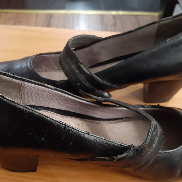 Shoes - Picture 3 of 3